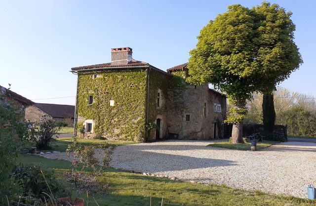 Propriété Charentaise 5 ha Avec Maison du Xvième Siècle 14 Couchages et Piscine
