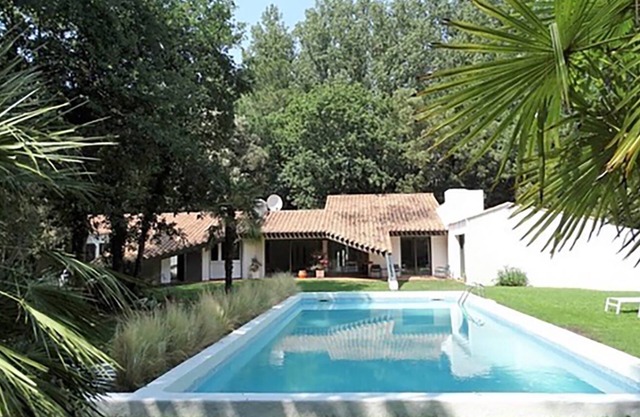 Propriété D'architecte de Caractère en Forêt Avec Piscine