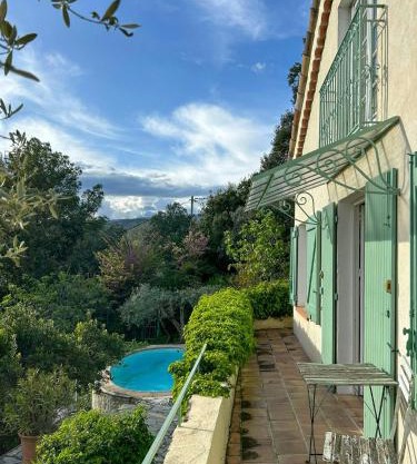 Provençal House With Pool And Views Over Claviers