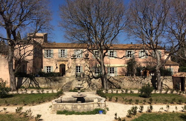 Provencal farmhouse - Arles
