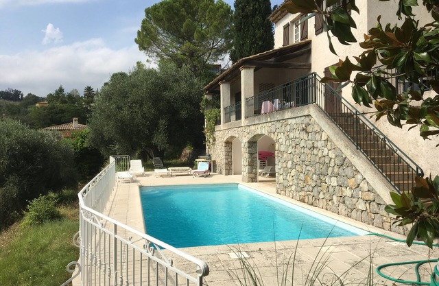 Provencal Villa With Large Garden And Private Pool