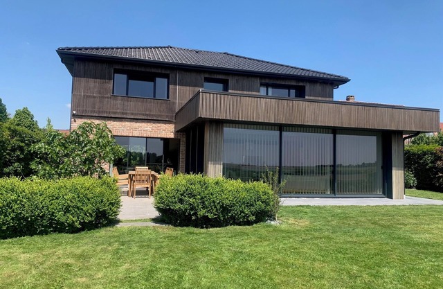 Proximité Lill, Villa moderne et lumineuse.Piscine intérieure et home ciné