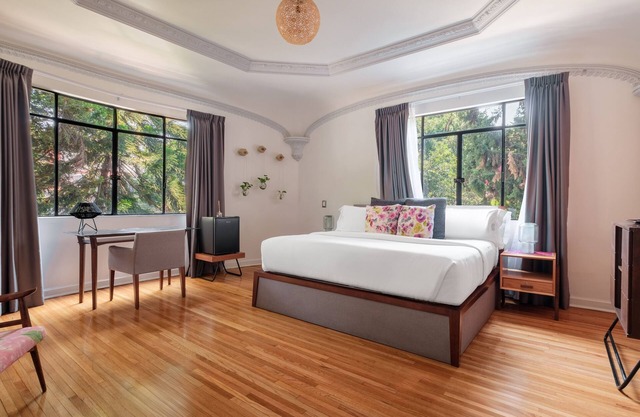 Pug Seal Polanco Allan Poe