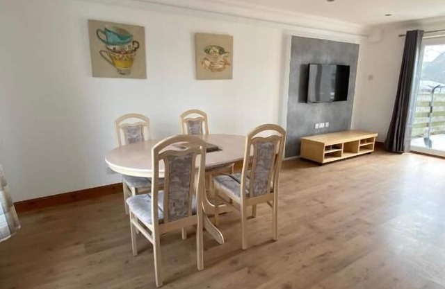 Pure Home Oakley Central with Parking By Three Bridges Apartments