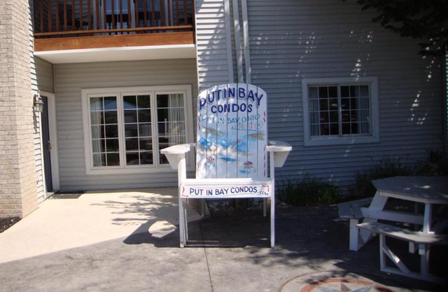 Put-in-Bay Poolview Condo #5