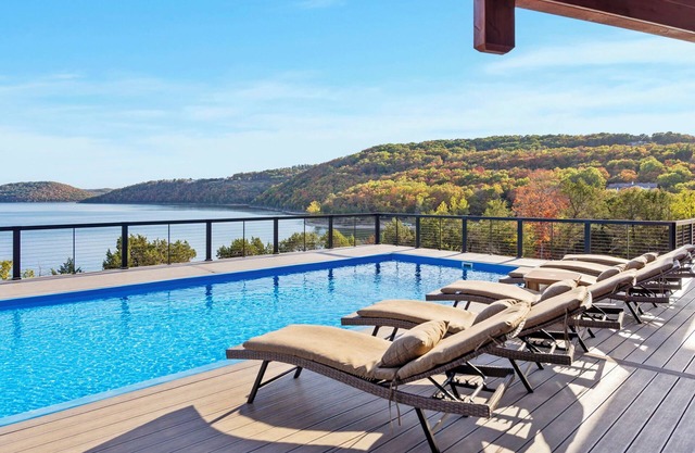 Pvt Outdoor Pool-Pvt HotTub-Breathtaking Lake Views & Access-New Build-Free Tickets