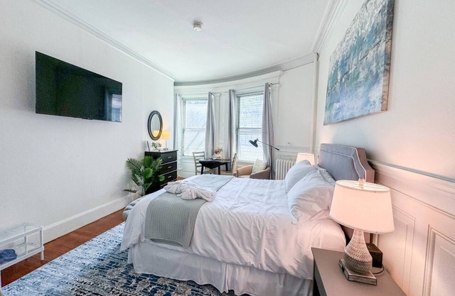 Pvt Room, St Mary’s, Fenway, Longwood, Green Line