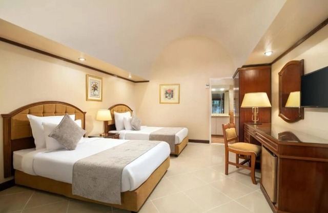 Pyramids, Pools & Starry Nights – A Unique Cairo Resort Experience
