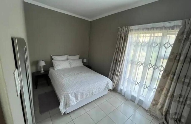 Qiloane Court: 3 Bed Apartment