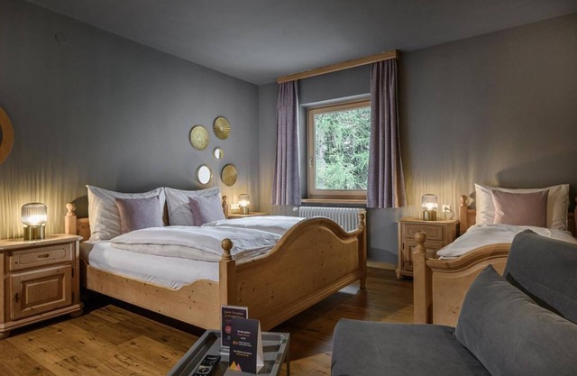 Quadruple room with bath, WC 2-5N - B&B Berglift