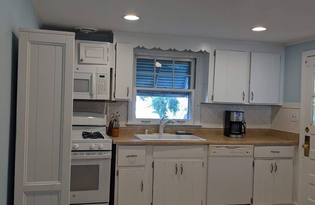 Quaint 4 bdrm - blocks from Spring Lake & Belmar