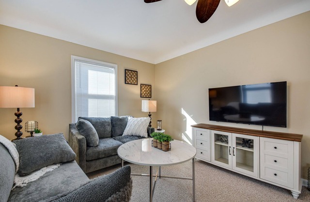 Quaint Cedar Rapids Home, 4 Mi to Downtown!