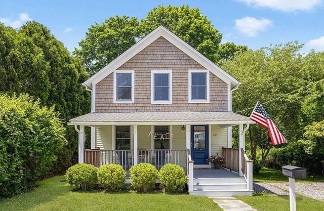 Quaint Downtown Jamestown R.I. Home -Walking distance to Newport Ferry and Beach