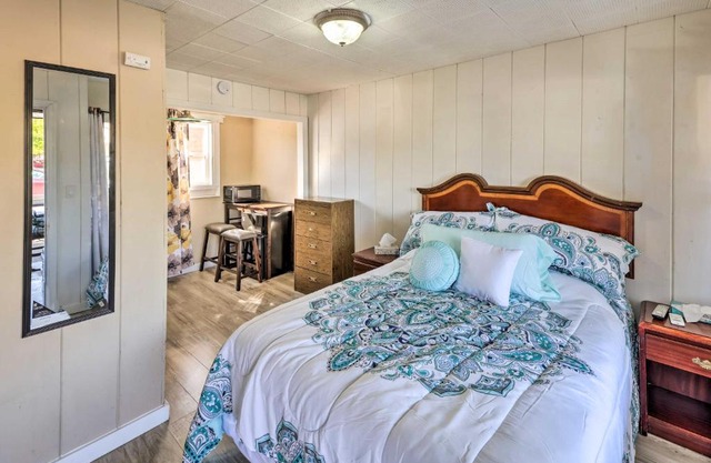 Quaint Dtwn La Grande Studio about 1 Mi to EOU!