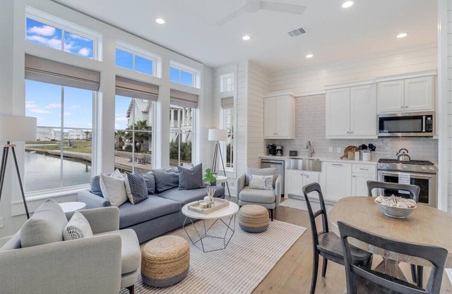 Quaint Lakeside Cottage@Cinnamon Shore South w/Great Amenities!