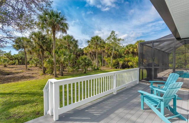 Quaint New Private Cottage with Salt Water Pool in Heartland Englewood FL