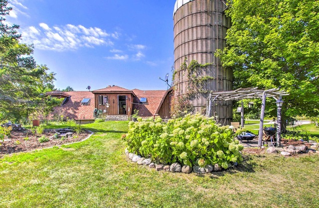 Quaint Sister Bay Studio w/Large Backyard!