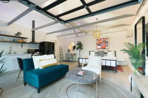 Quaint Studio for 2 in the Heart of Little Italy