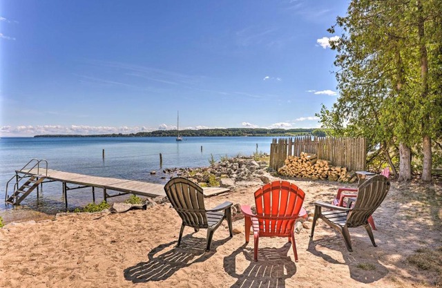 Quaint Studio with Shared Beach Walk to Suttons Bay