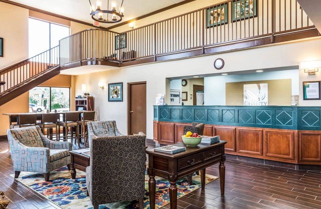 Quality Suites Paducah I-24