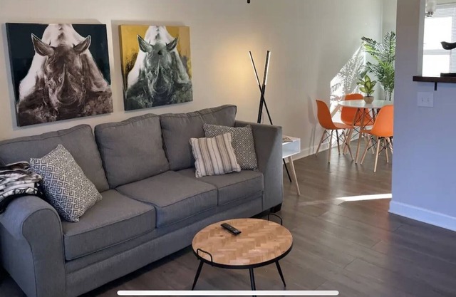 Queen City House of Animals - 2 BA/1BA Sleeps 4 Close to Uptown Charlotte