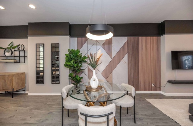 Queen City Views 3 – Chic 2 BDR!