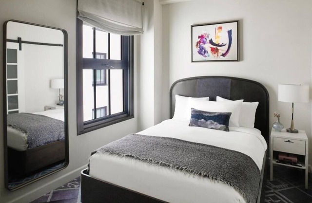 Queen Room at Hotel Figueroa | Pet-friendly Stay w/Pool & Close to MOCA