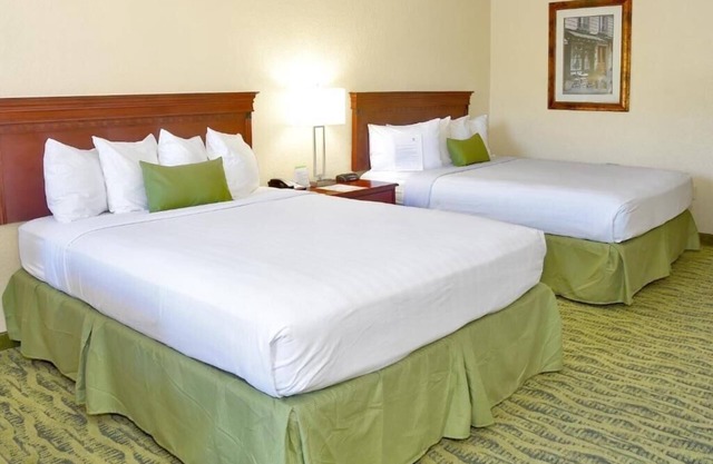 Queen Room Near Donnybrook Park ORL