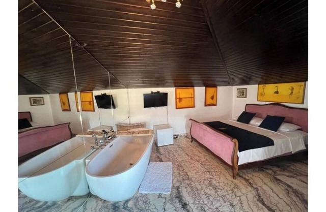 Queen Room with Sea View & Standard King Room