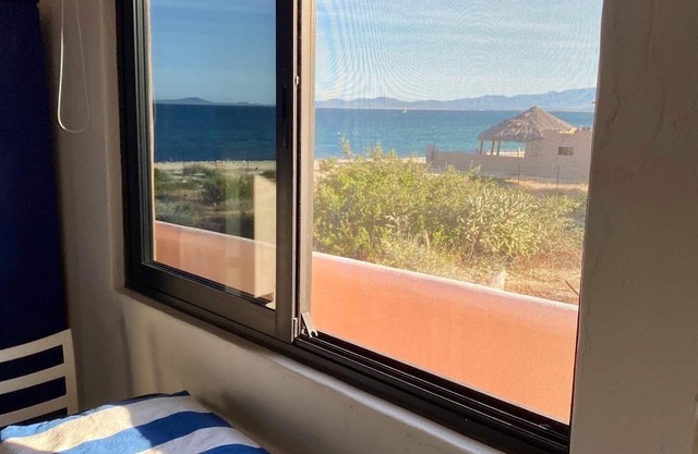 Queen studio casita with full kitchen and bath