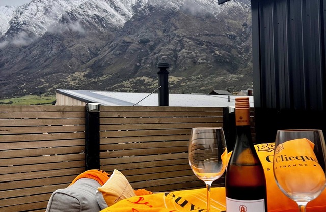 Queenstown Studio with Mountain Views