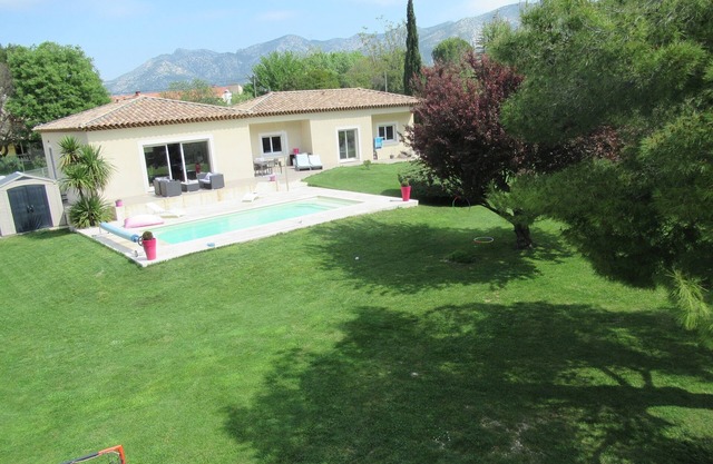 Quiet 150m2 villa with swimming pool in Gemenos (near Cassis)
