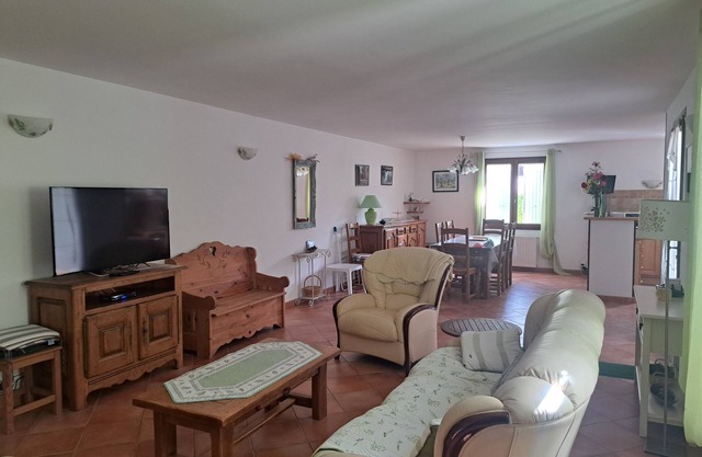 QUIET 2-BEDROOM VILLA