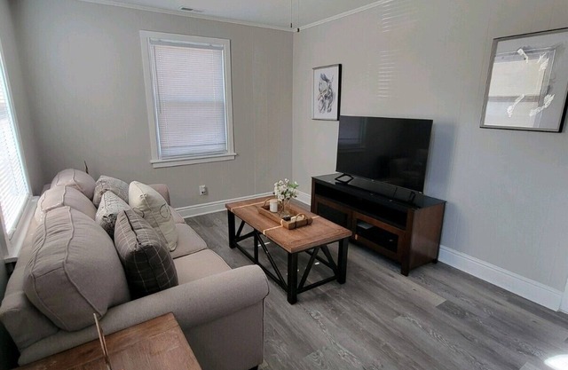 Quiet 2 Bedroom Near Downtown