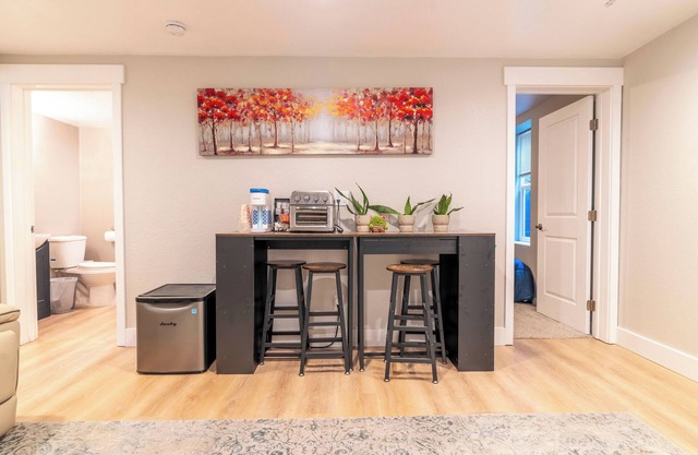 quiet 2-bedroom Woodinville