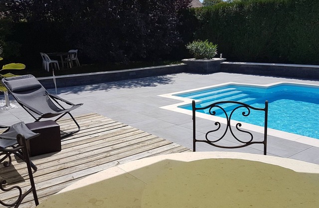 Quiet 3 épis gîte for 8 people with private pool