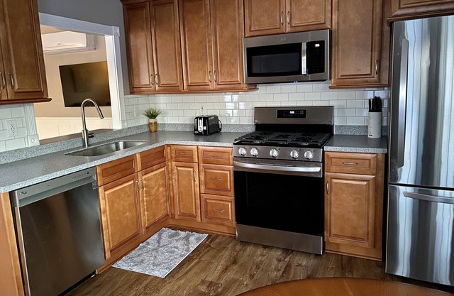 Quiet 3/2 on hobby horse farm.