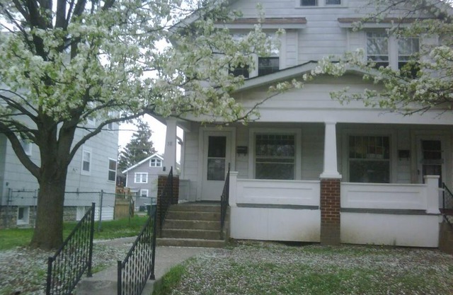 Quiet 3 bed with fenced yard