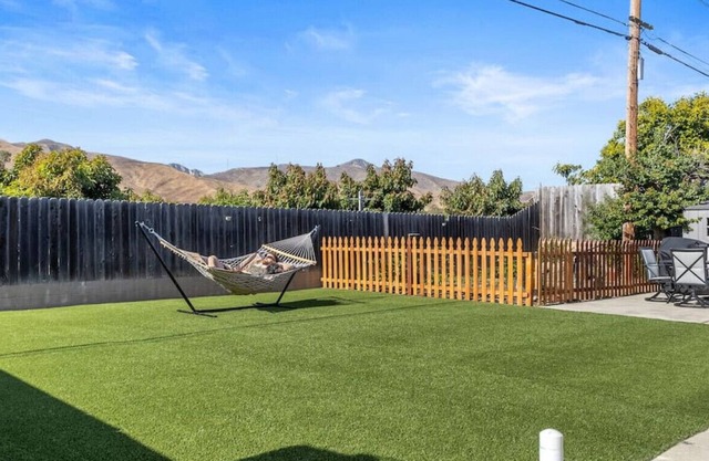 Quiet 3 bedroom 2 bath located 8 min from beach