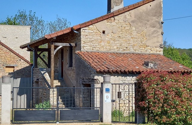 Quiet 3 * gîte for 4, Cluny, Tournus, Taizé, Cormatin, greenway