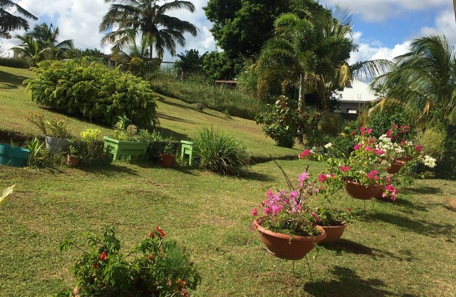 Quiet, airy villa 10 minutes' drive from the beach