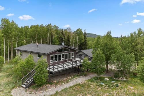 Quiet Alma Home with Deck - 20 Mi to Breckenridge!