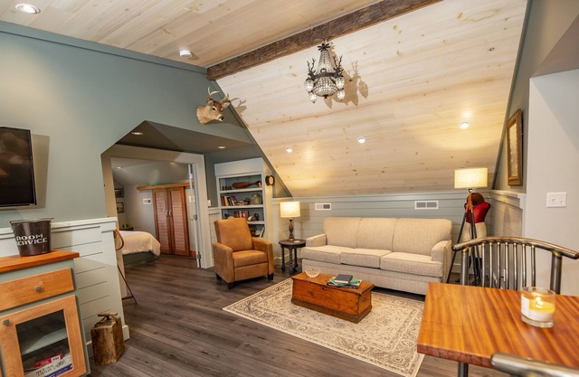 Quiet and cozy channel-front guest suite on Grand Lake St. Marys