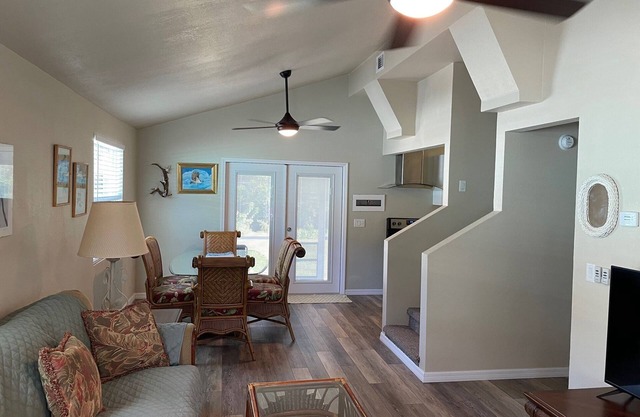 Quiet and Cozy Island Retreat. Beautifully Remodeled.