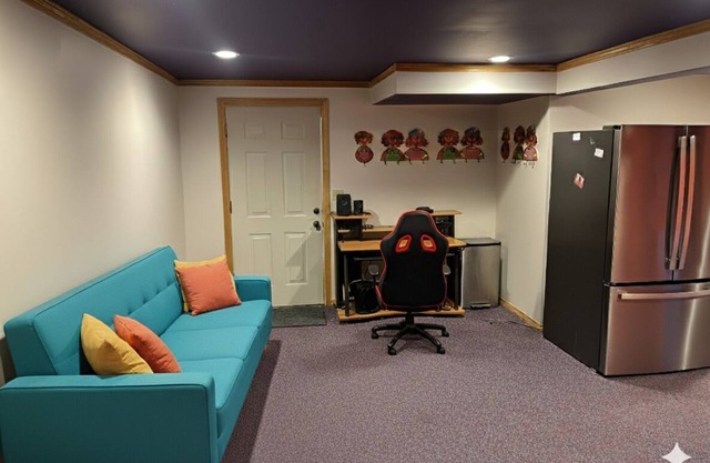 Quiet and cozy studio apartment on premier Cheshire street close to New Haven