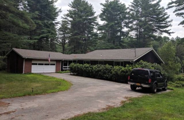 Quiet and Private 3 Bedroom Waterfront home among 50 Acres of Woodland