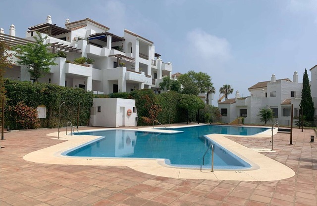 Quiet apartment perfect for the Family, 4 swimming pools, close to the beach