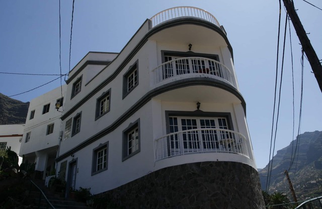 Quiet, bright apartment with stunning views in a small village, with WiFi