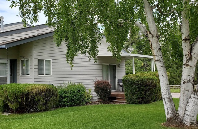 Quiet central location near Community College, Hospital, Shopping, Sports Fields