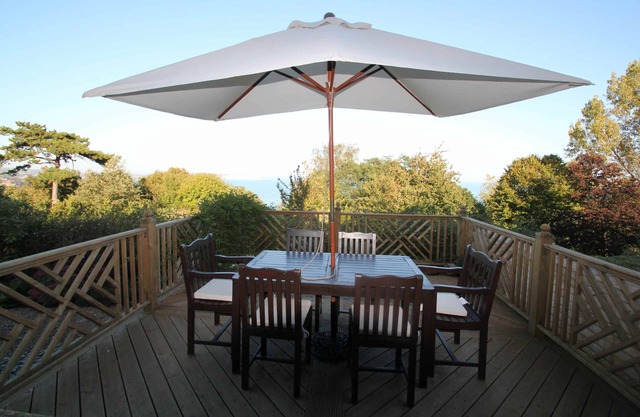 Quiet Cliff Top Location With Beautiful Views